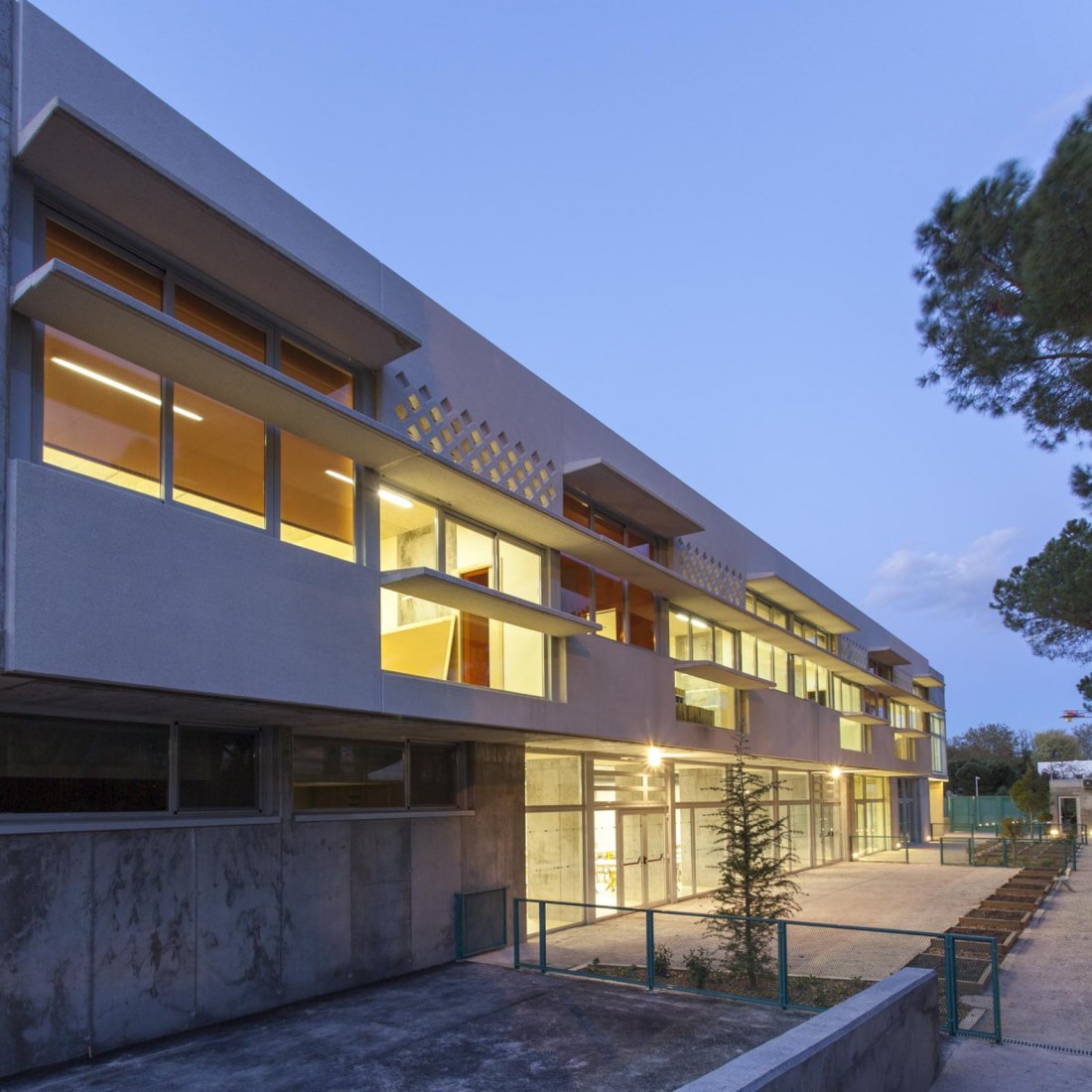 New first-cycle nursery school and outdoor spaces of the French Lyceum by Ale Estudio and b-ground arquitectura. Photograph by Ojo Vivo Foto.