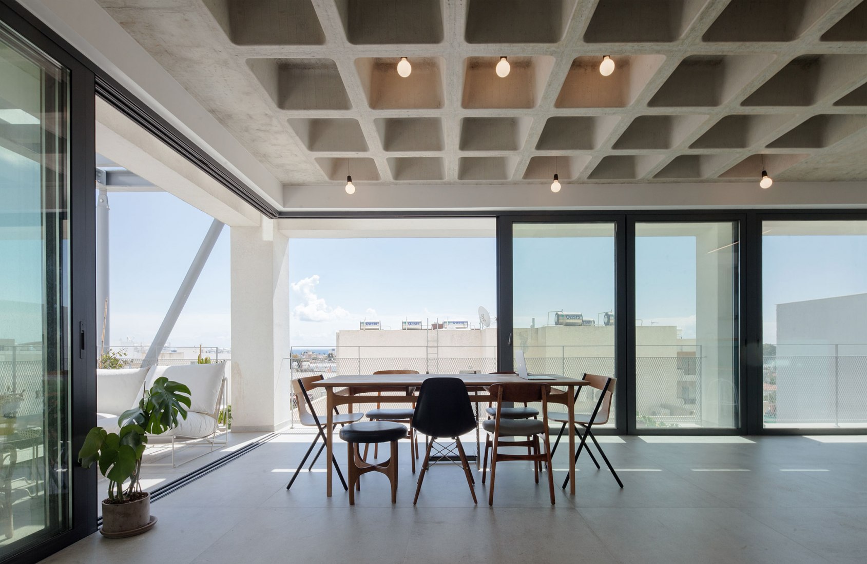 Bloque de apartamentos ZIO por Alexis Papadopoulos Architectural Practice. Fotografía por Creative Photo Room.