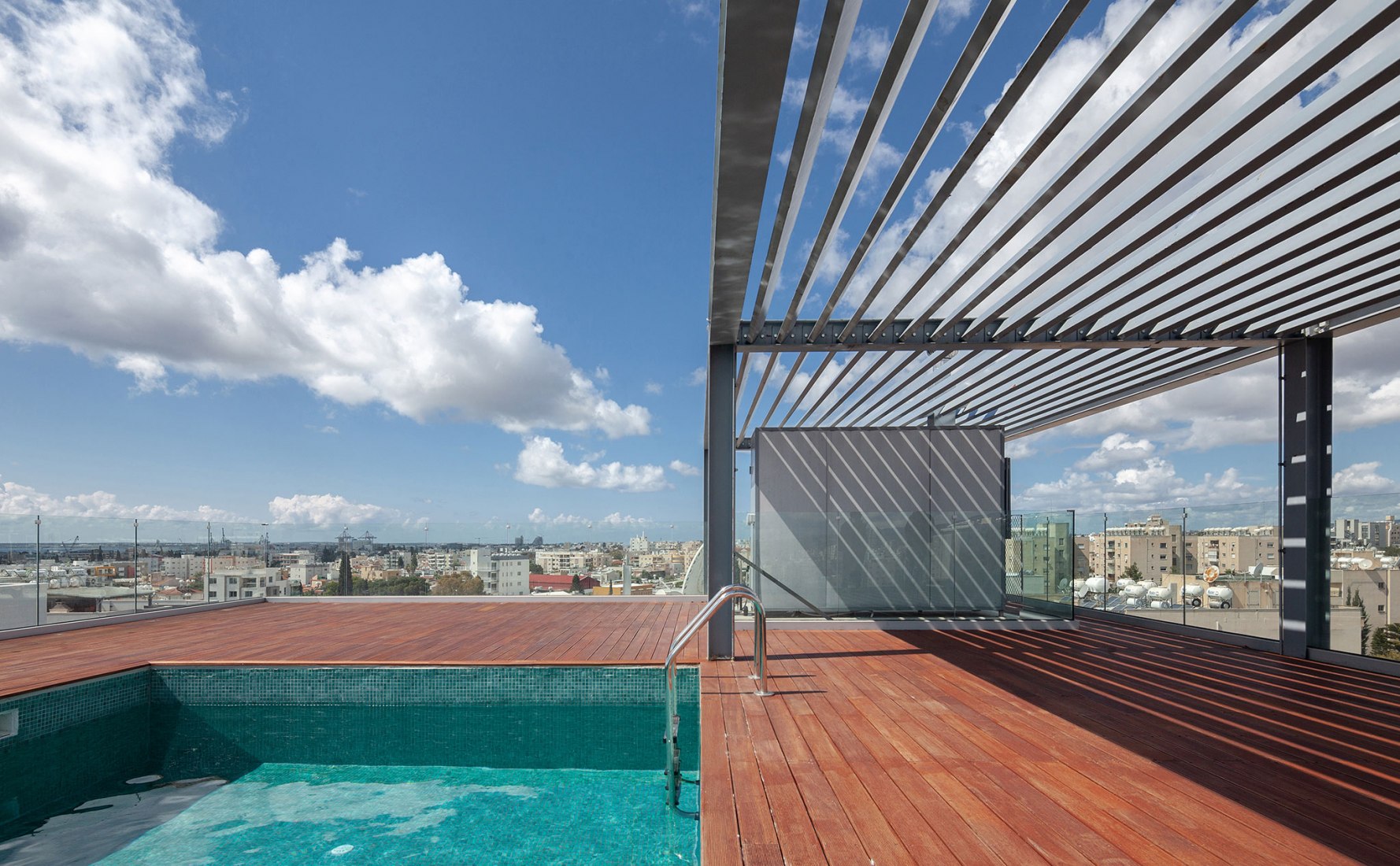 Bloque de apartamentos ZIO por Alexis Papadopoulos Architectural Practice. Fotografía por Creative Photo Room.
