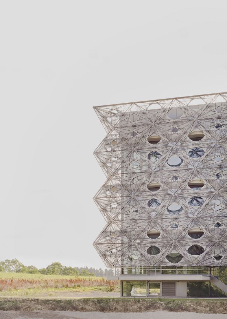 Robotically woven fibers to build a facade. Texoversum Innovation Center |  The Strength of Architecture | From 1998