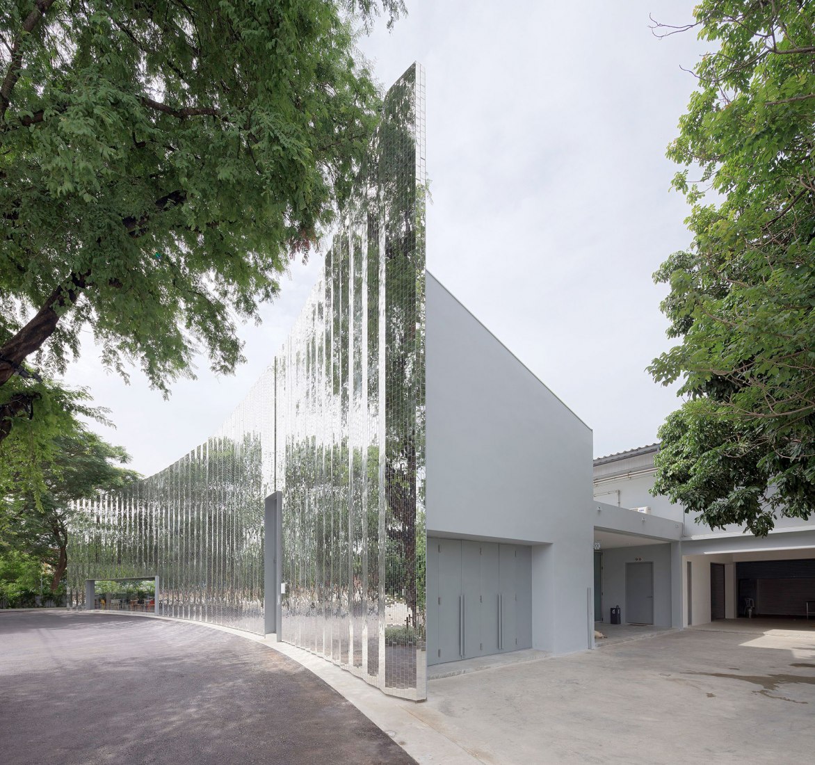 Museo de Arte Contemporáneo MAIIAM de all(zone) en Chiang Mai, Tailandia. Imagen cortesía de la Fundación Naomi Milgrom.