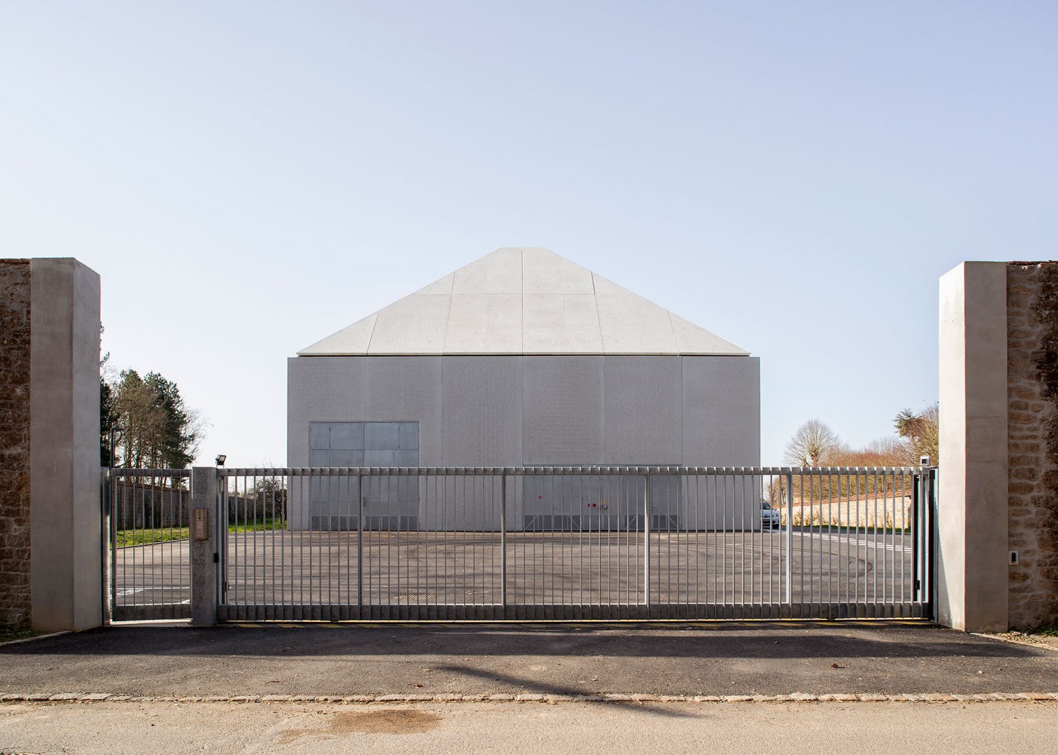 Sala de calderas por ALTA Le Trionnaire - Le Chapelain. Fotografía por Gaëtan Chevrier.