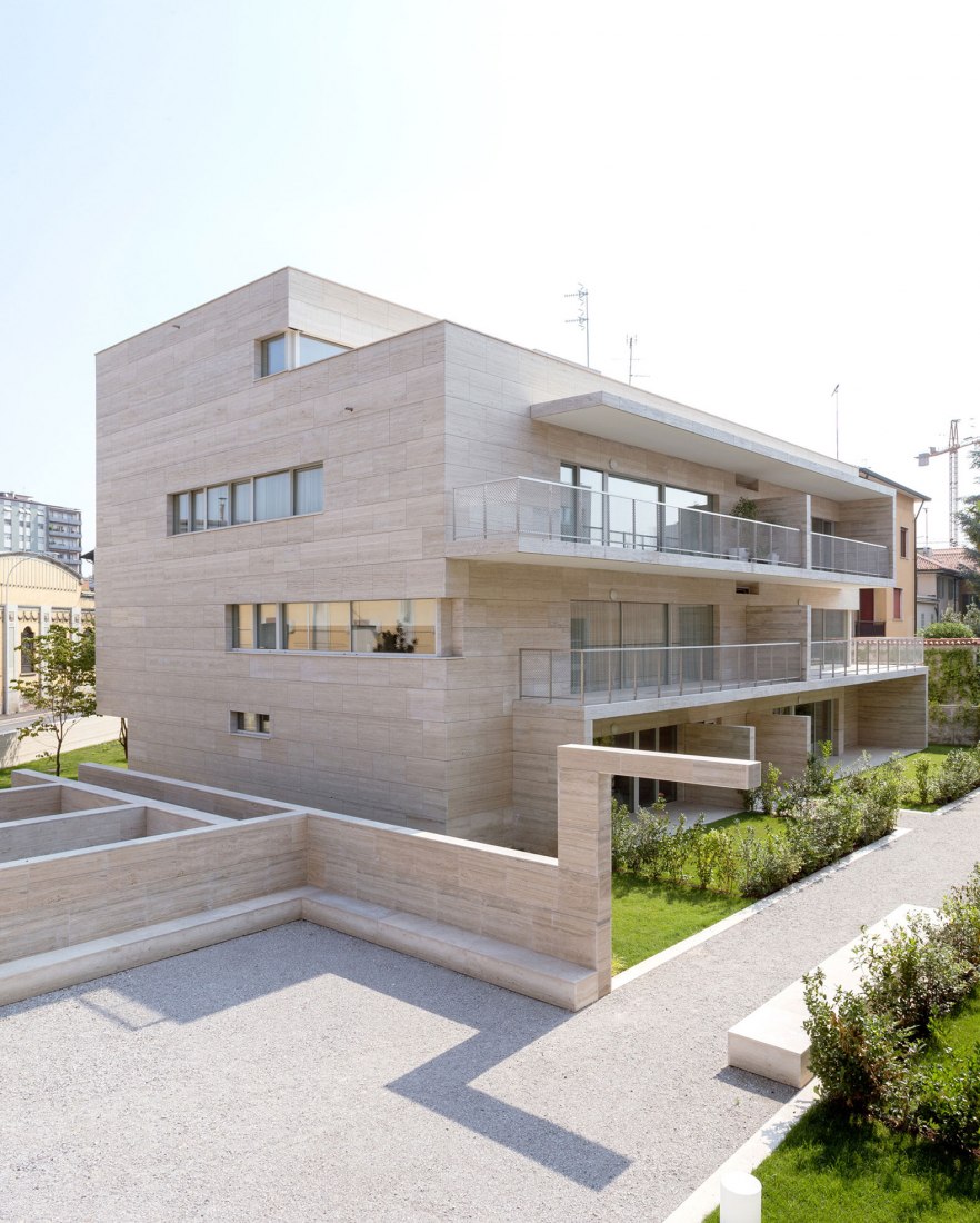 Return to the traditional lombard patio. Residential complex by Álvaro Siza and COR Arquitectos