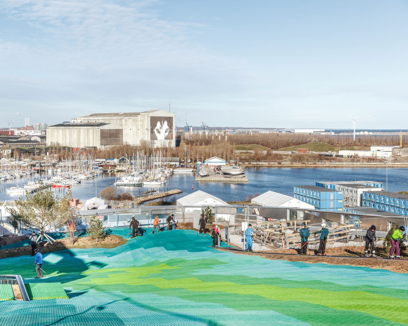 Amager Bakke / Copenhill por BIG. Fotografía de Rasmus Hjortshøj.