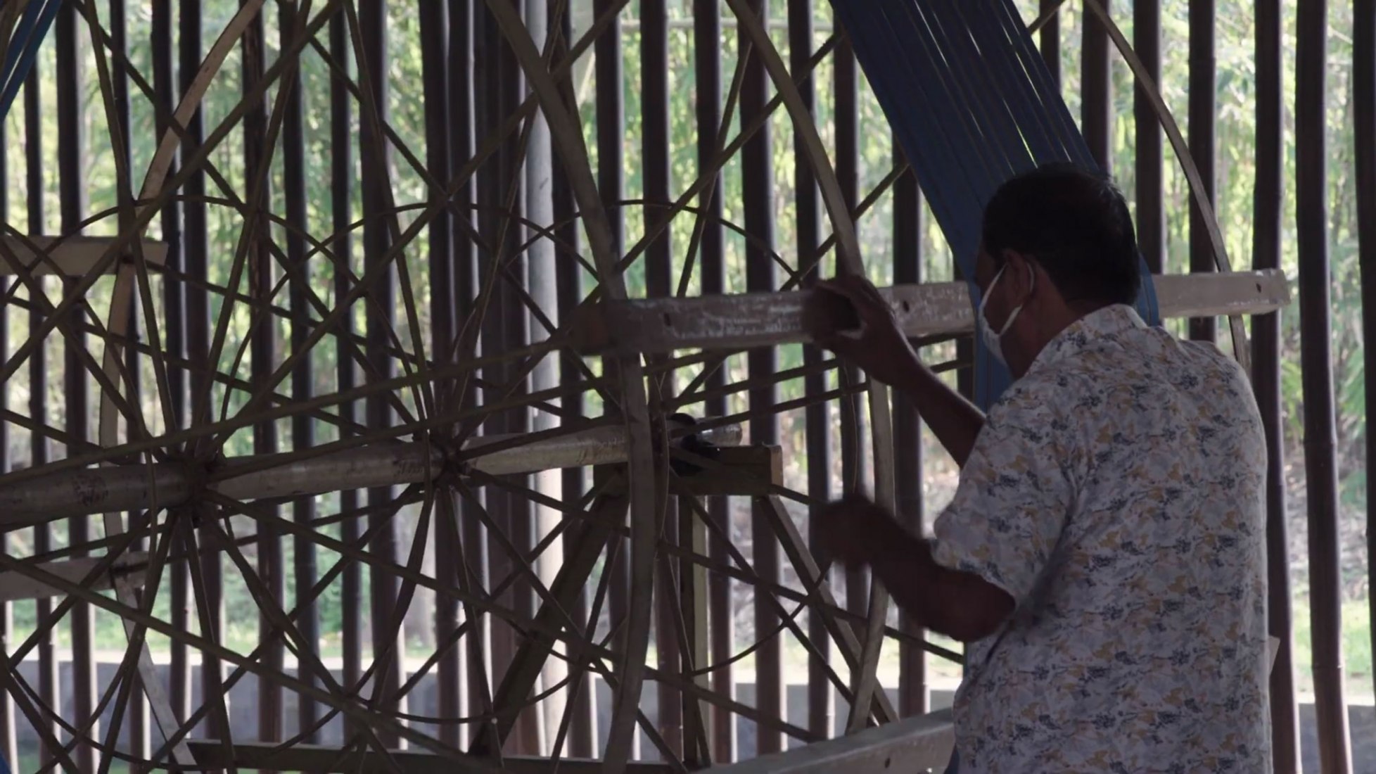 Screenshot. Amber Denim Loom Shed, by Archeground.