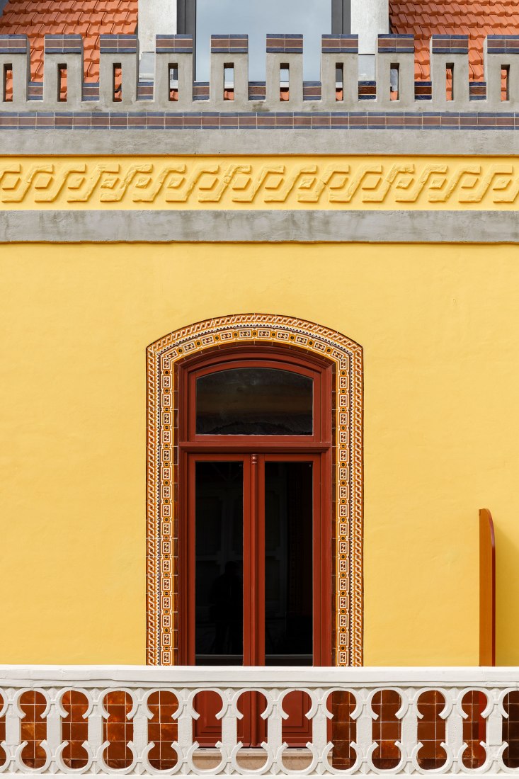 Devesas Factory Building by Anarchlab. Photograph by Ivo Tavares Studio
