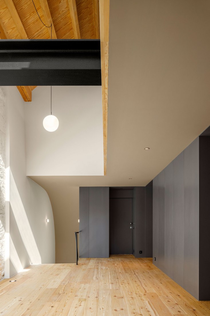 Devesas Factory Building by Anarchlab. Photograph by Ivo Tavares Studio