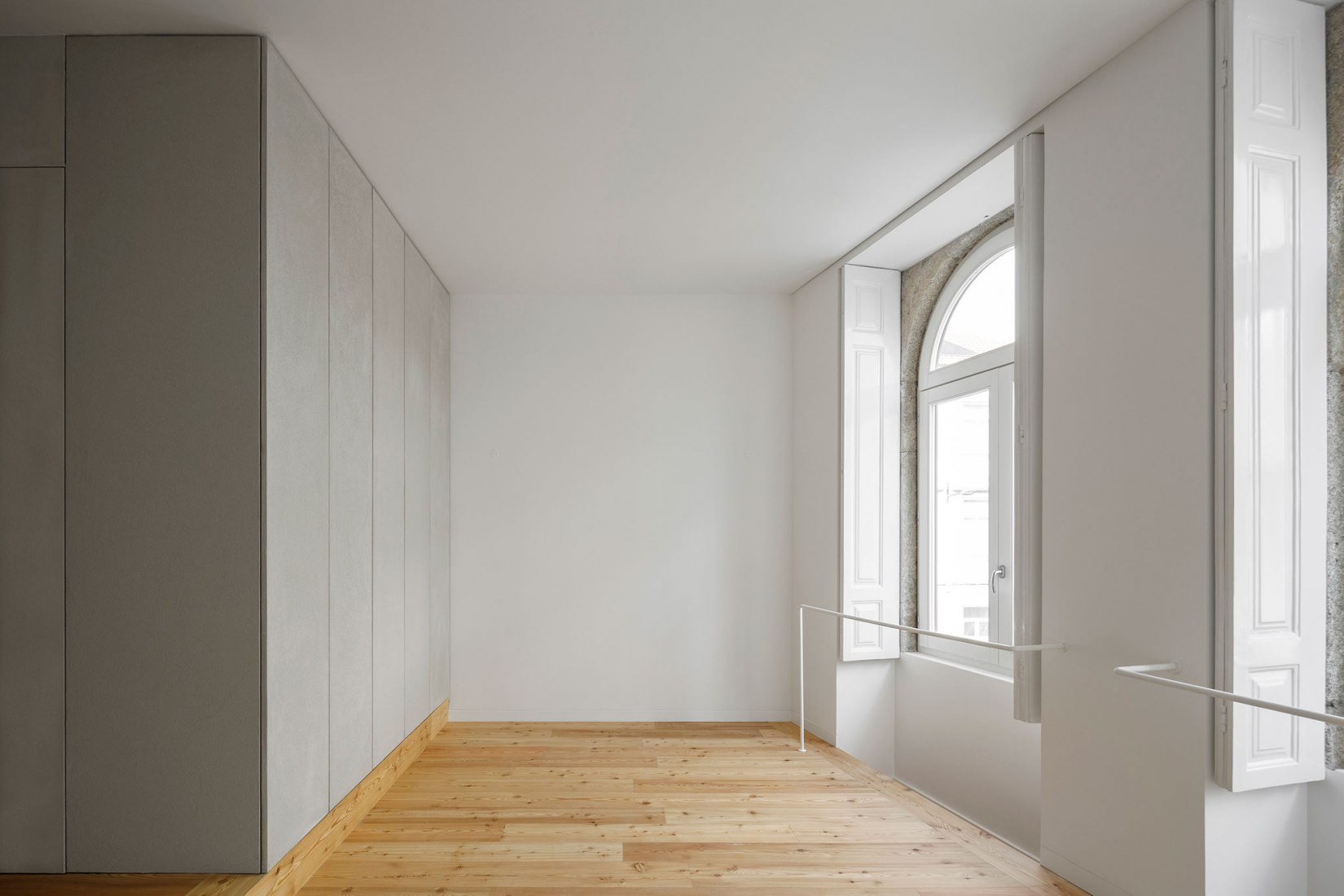 Devesas Factory Building by Anarchlab. Photograph by Ivo Tavares Studio