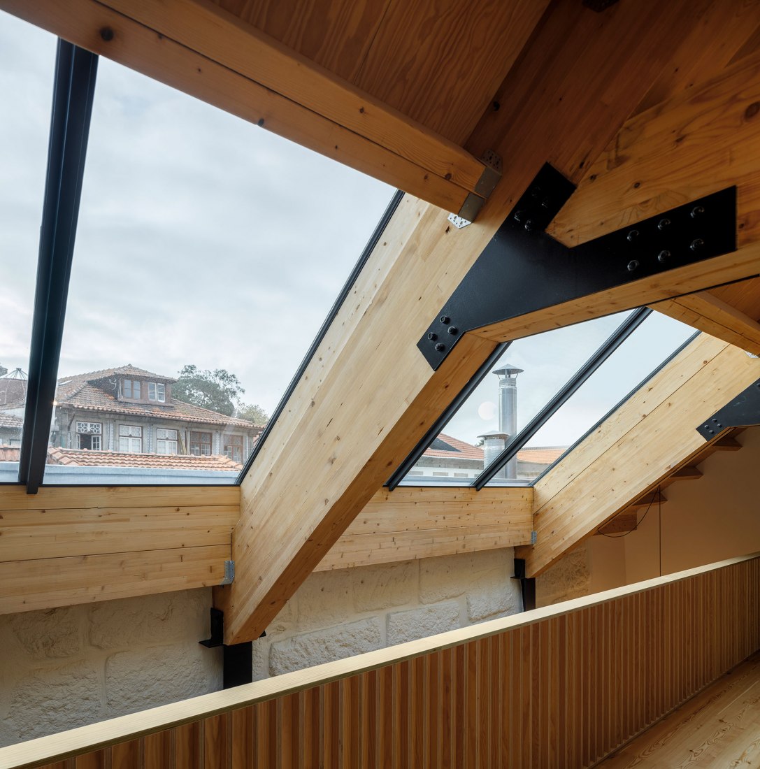 Devesas Factory Building by Anarchlab. Photograph by Ivo Tavares Studio