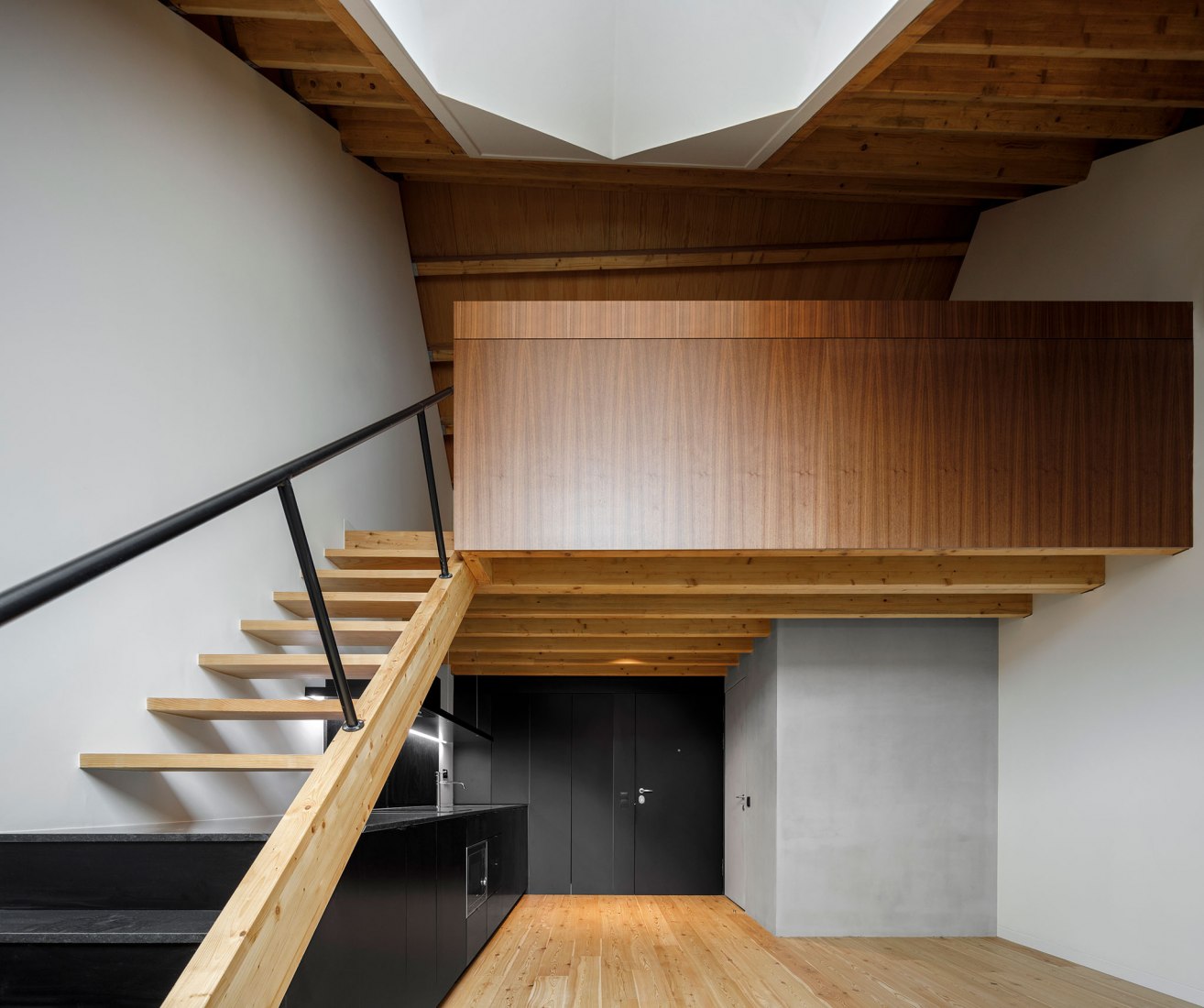 Devesas Factory Building by Anarchlab. Photograph by Ivo Tavares Studio
