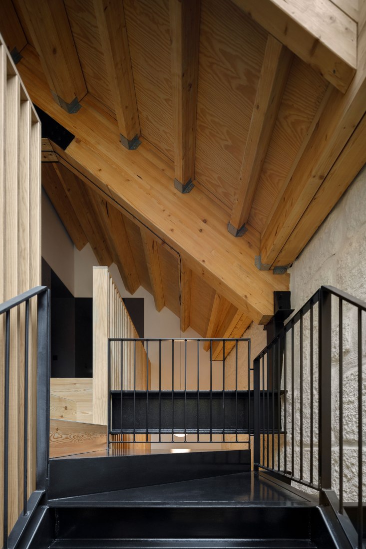 Devesas Factory Building by Anarchlab. Photograph by Ivo Tavares Studio