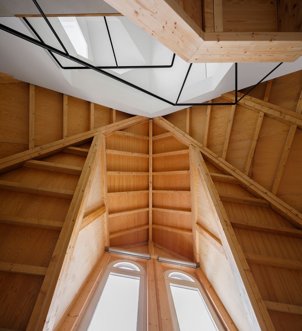 Devesas Factory Building by Anarchlab. Photograph by Ivo Tavares Studio