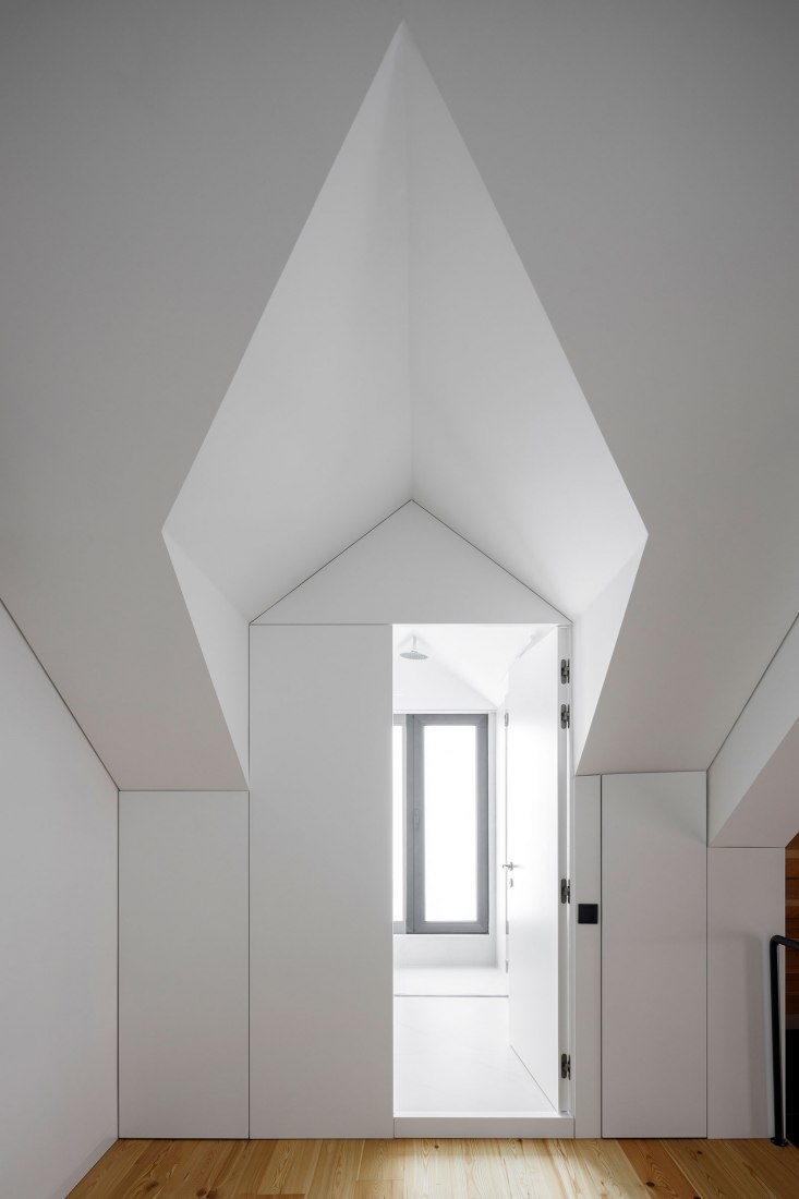 Devesas Factory Building by Anarchlab. Photograph by Ivo Tavares Studio