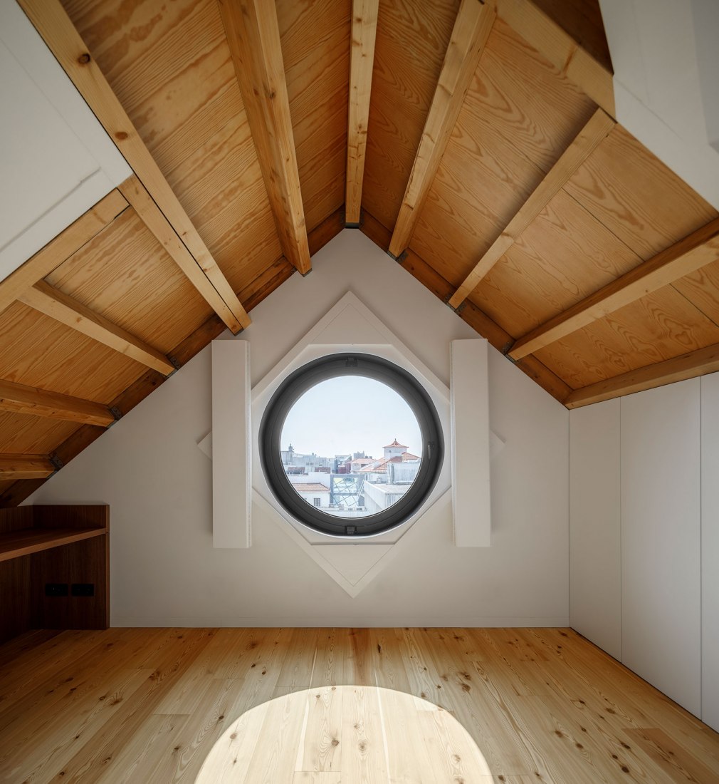 Devesas Factory Building by Anarchlab. Photograph by Ivo Tavares Studio