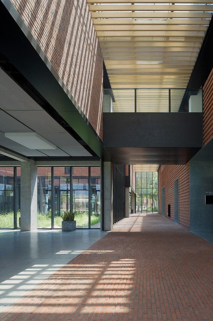 Antigua factoria como nuevo centro cultural por And Studio. Fotografía por MLee Studio