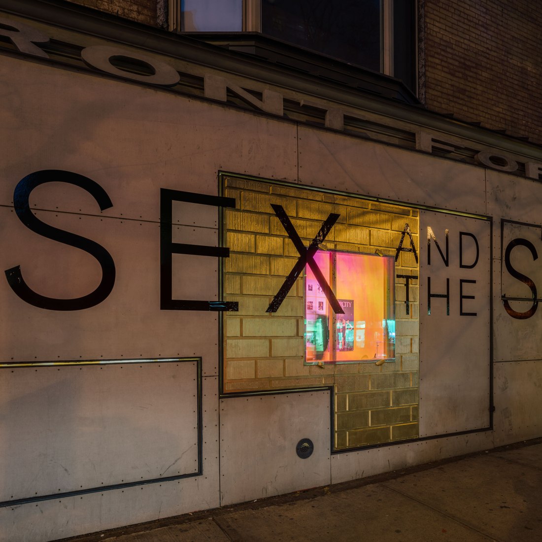 Exterior. Sex and the So-Cal City by Andrés Jaque. Photograph © Miguel de Guzmán