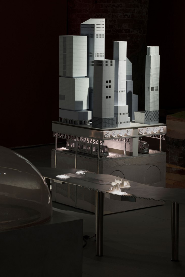 XHOLOBENI YARDS. Titanium and the Planetary Making of SHININESS / DUSTINESS by Andrés Jaque / OFFPOLINN. Photograph by Miguel de Guzmán.