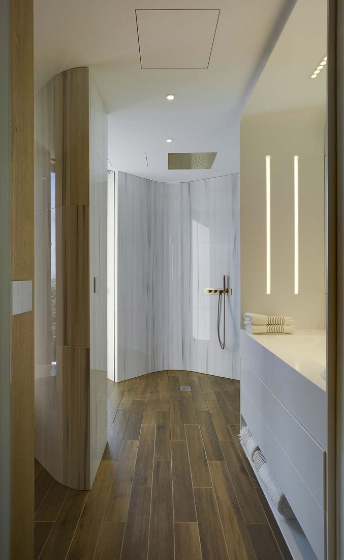 A Room at 3 meters by WOHA by Antonio Maciá. Photograph by David Frutos