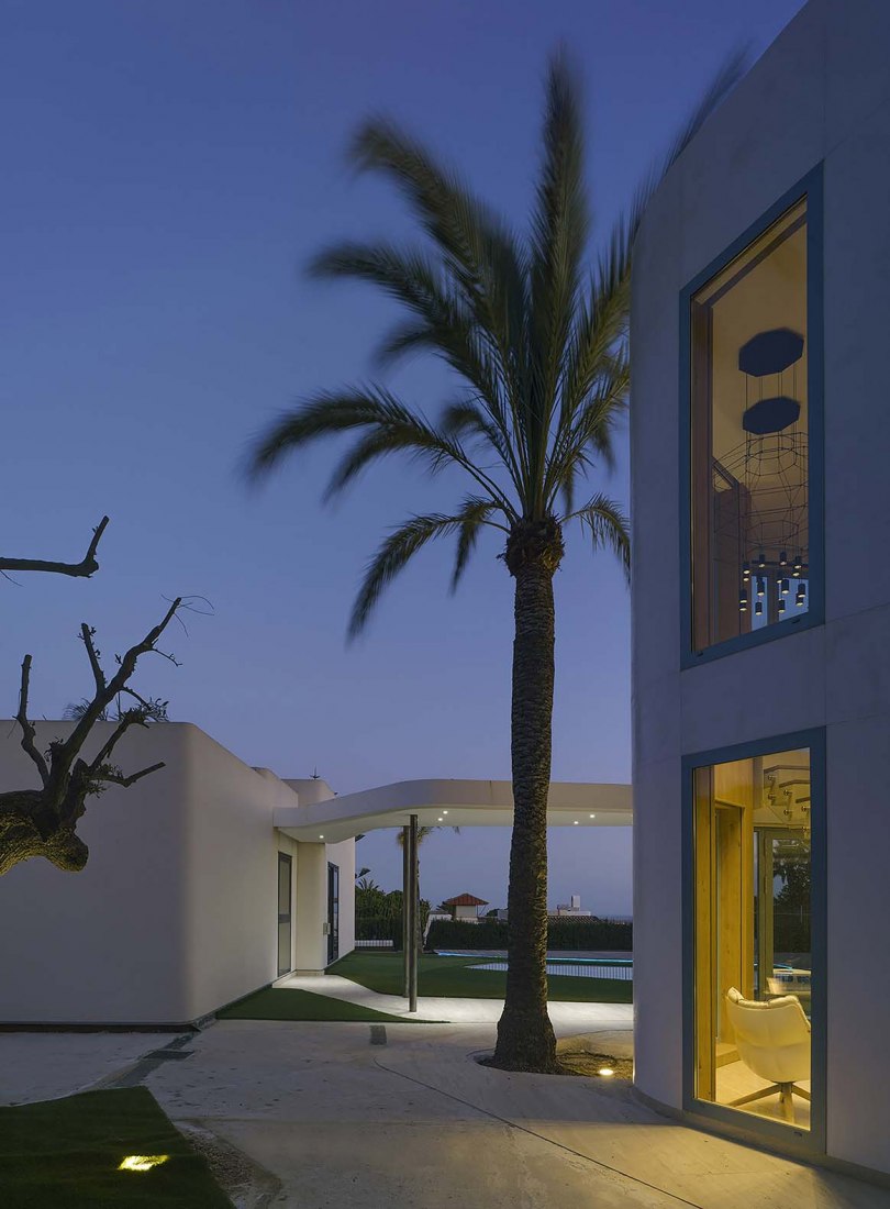 A Room at 3 meters by WOHA by Antonio Maciá. Photograph by David Frutos