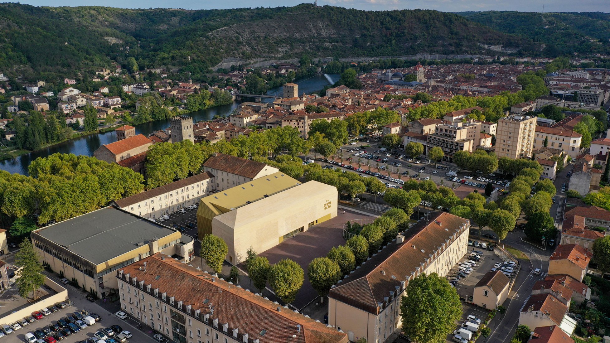 The cinema "Grand Palais" in Cahors by Antonio Virga. Photograph by Pierre Lasvenes