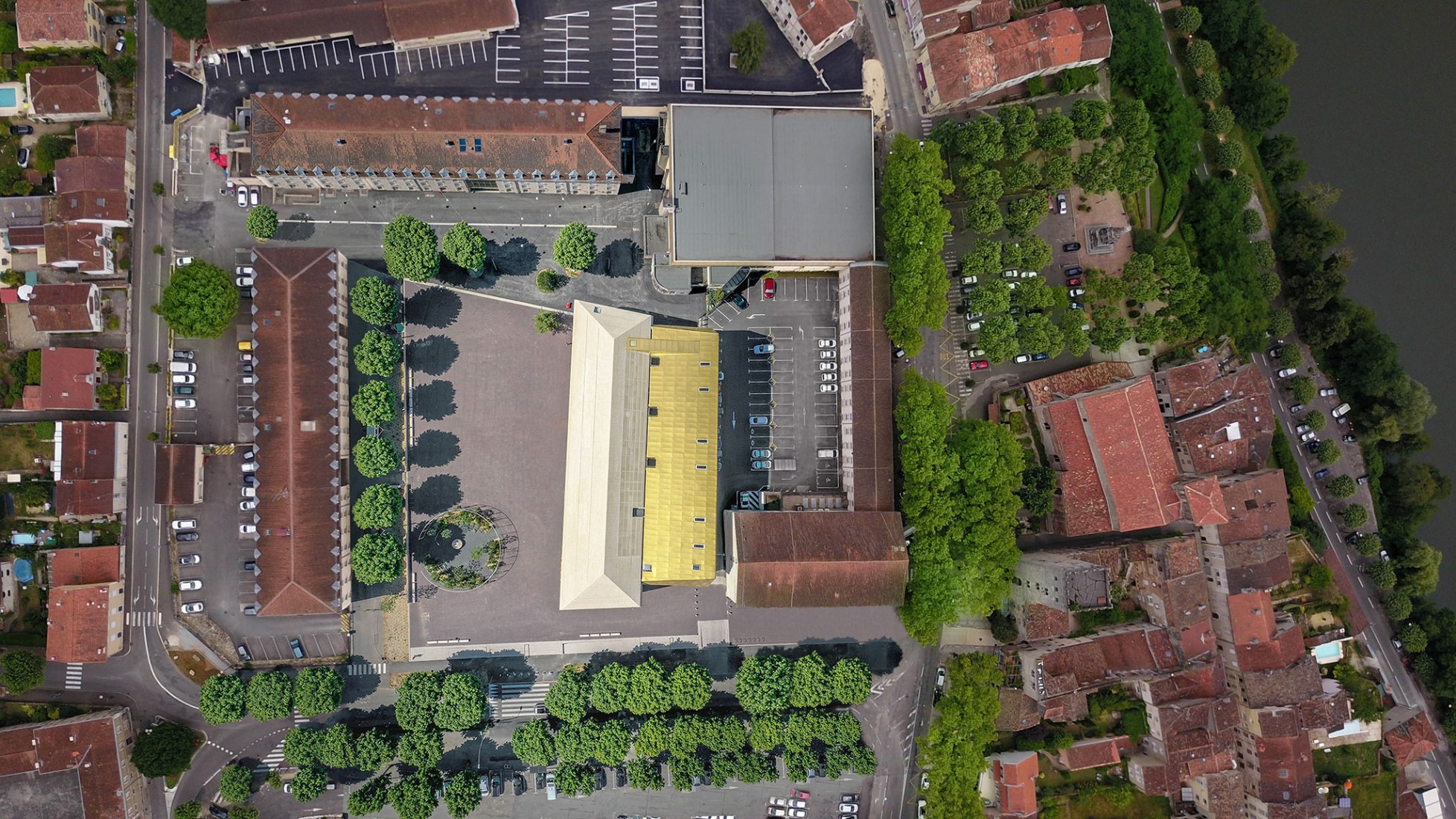 The cinema "Grand Palais" in Cahors by Antonio Virga. Photograph by Pierre Lasvenes