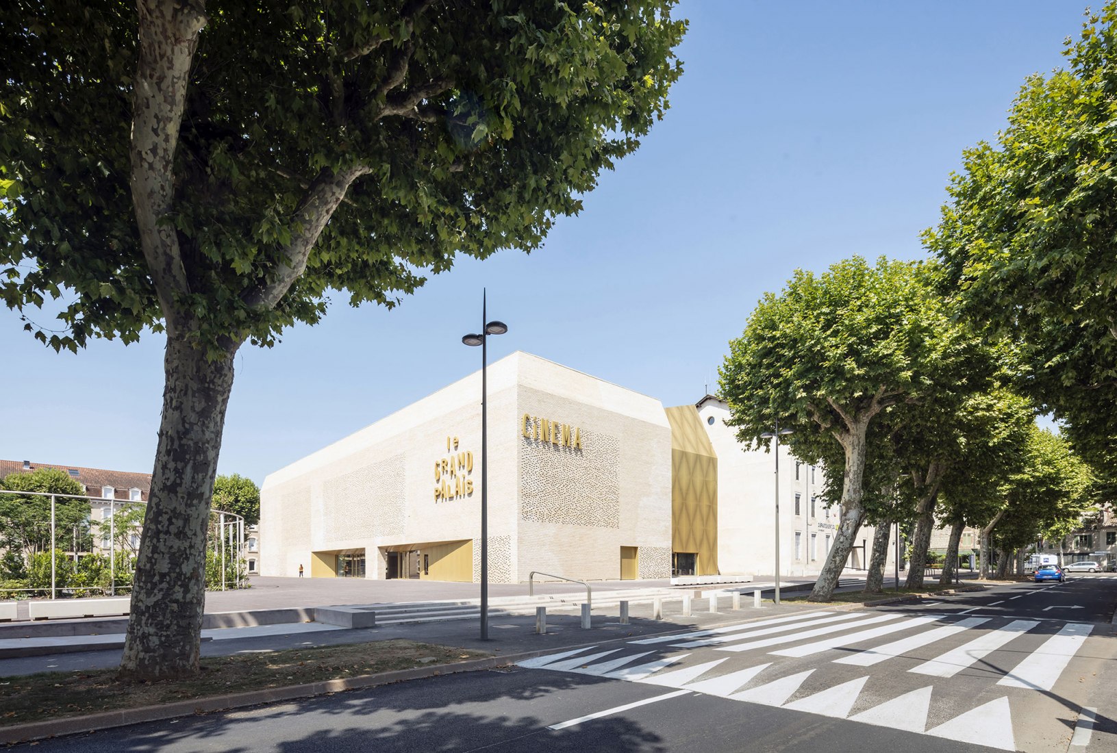 The cinema "Grand Palais" in Cahors by Antonio Virga. Photograph by Luc Boegly