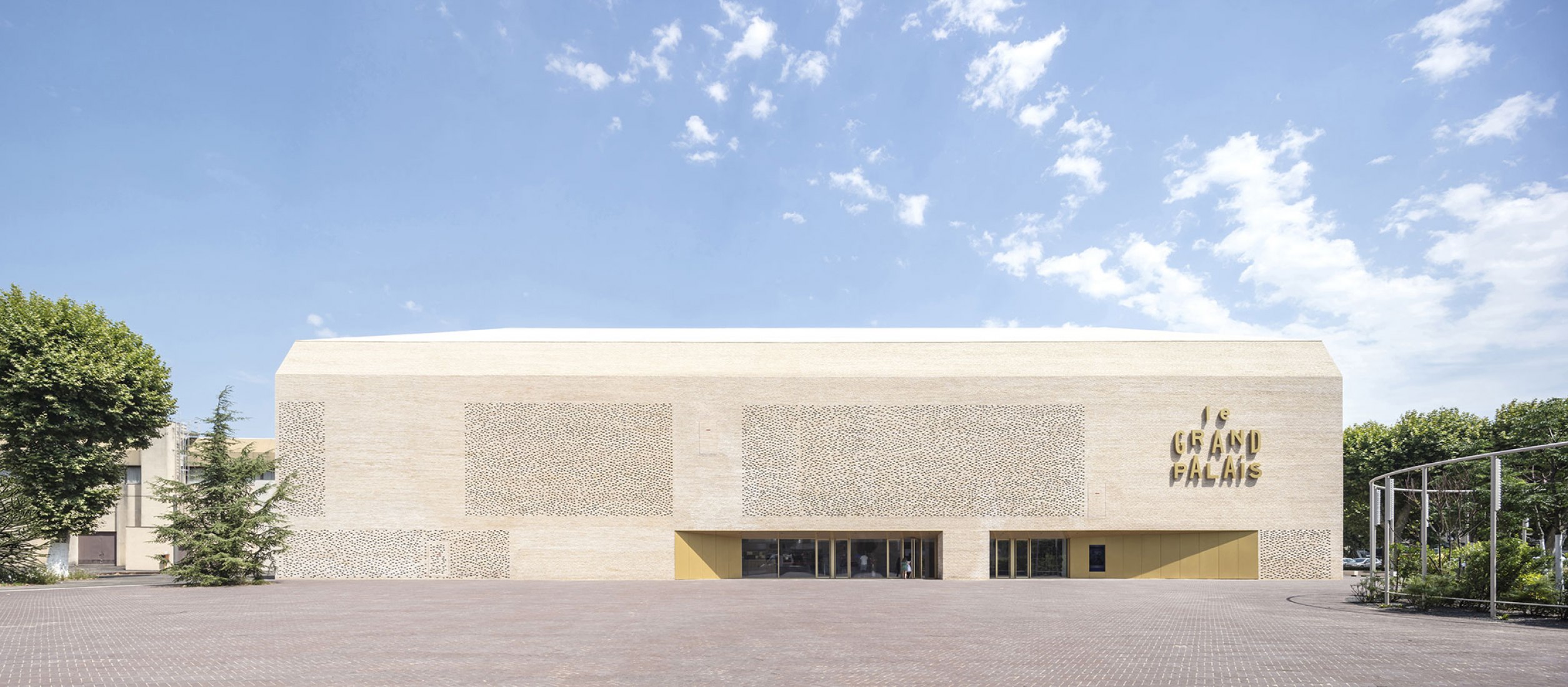 The cinema "Grand Palais" in Cahors by Antonio Virga. Photograph by Luc Boegly