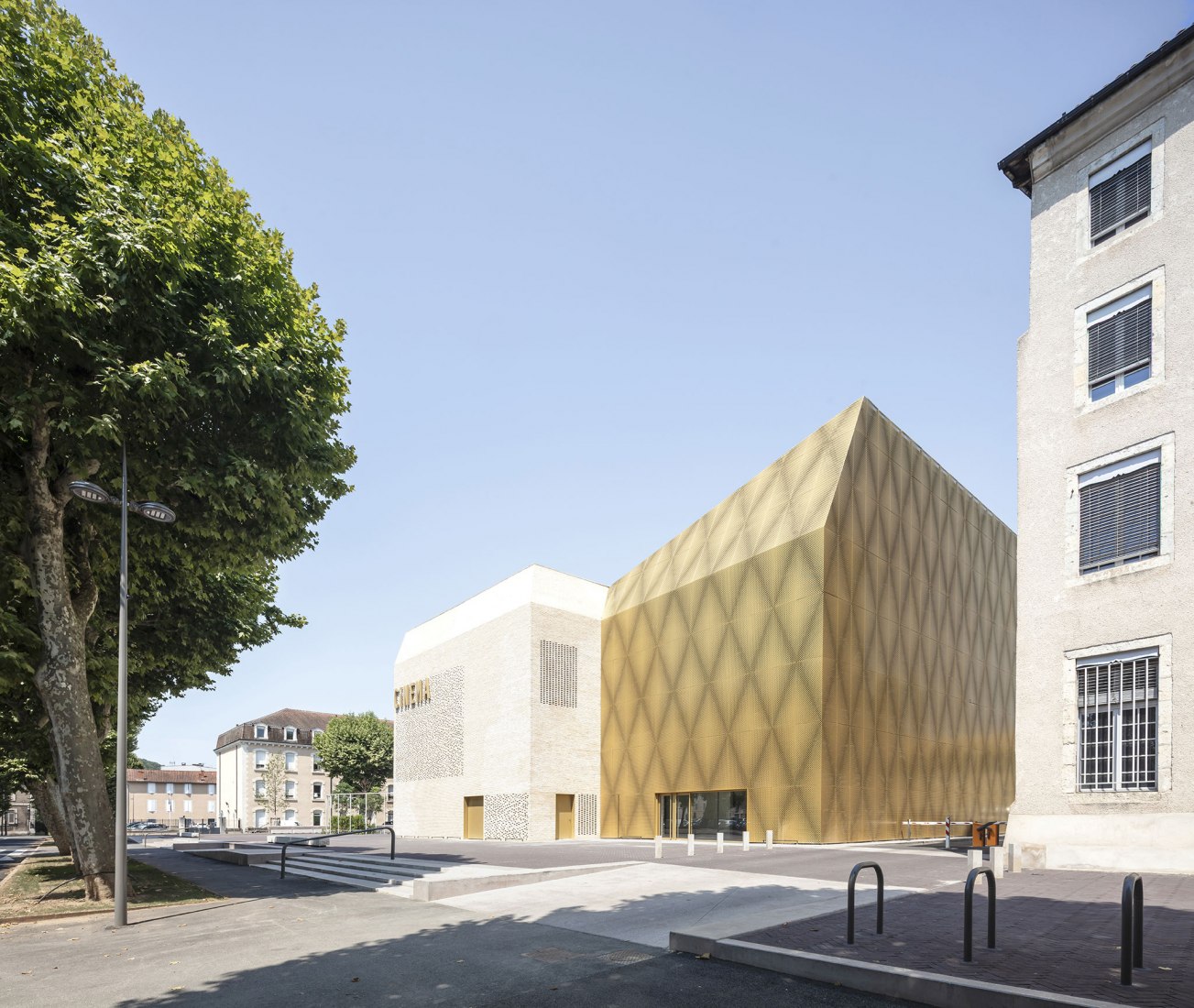 The cinema "Grand Palais" in Cahors by Antonio Virga. Photograph by Luc Boegly