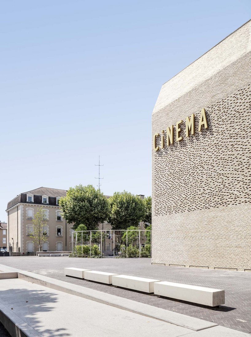 The cinema "Grand Palais" in Cahors by Antonio Virga. Photograph by Luc Boegly