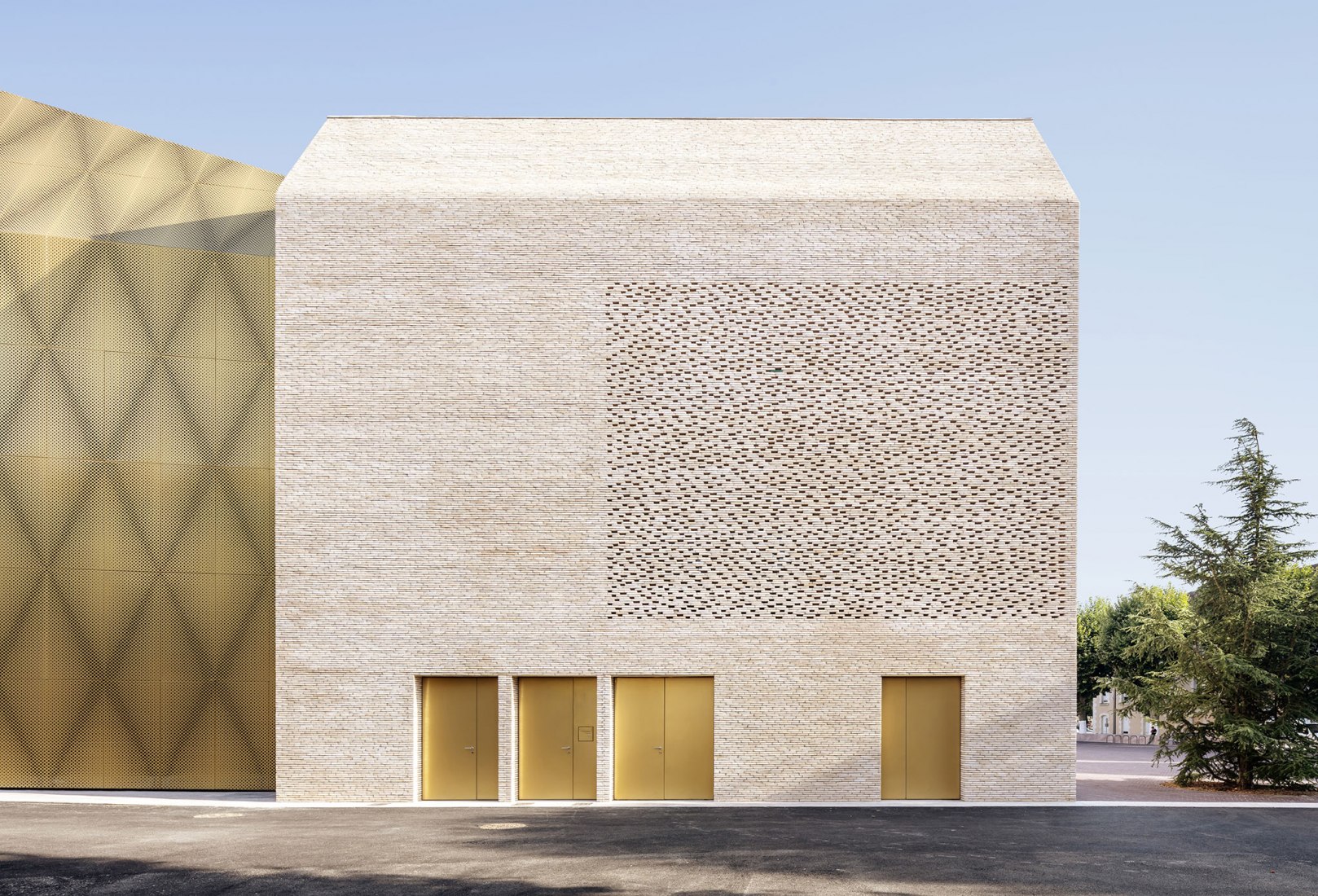 The cinema "Grand Palais" in Cahors by Antonio Virga. Photograph by Luc Boegly