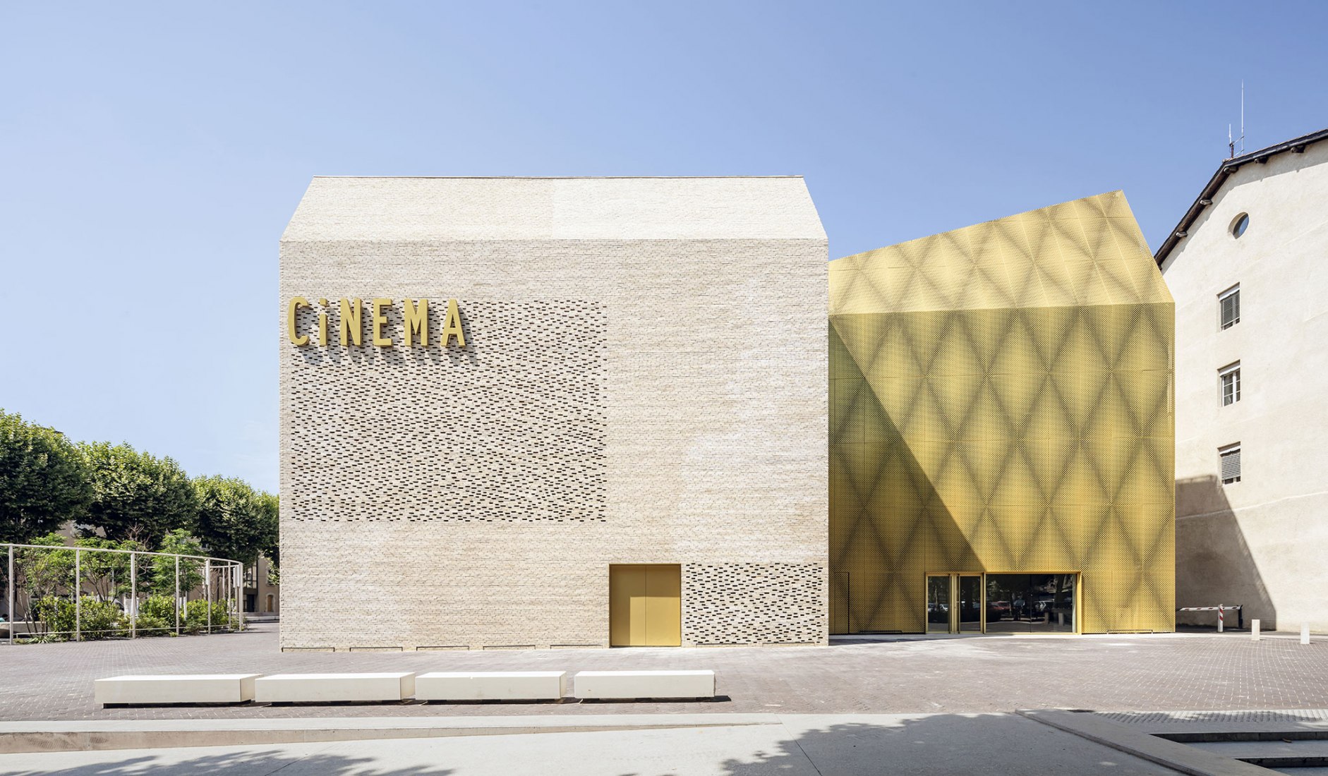 The cinema "Grand Palais" in Cahors by Antonio Virga. Photograph by Luc Boegly