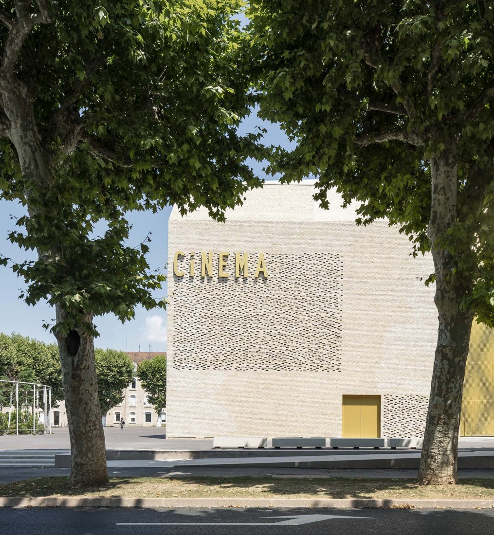 The cinema "Grand Palais" in Cahors by Antonio Virga. Photograph by Luc Boegly