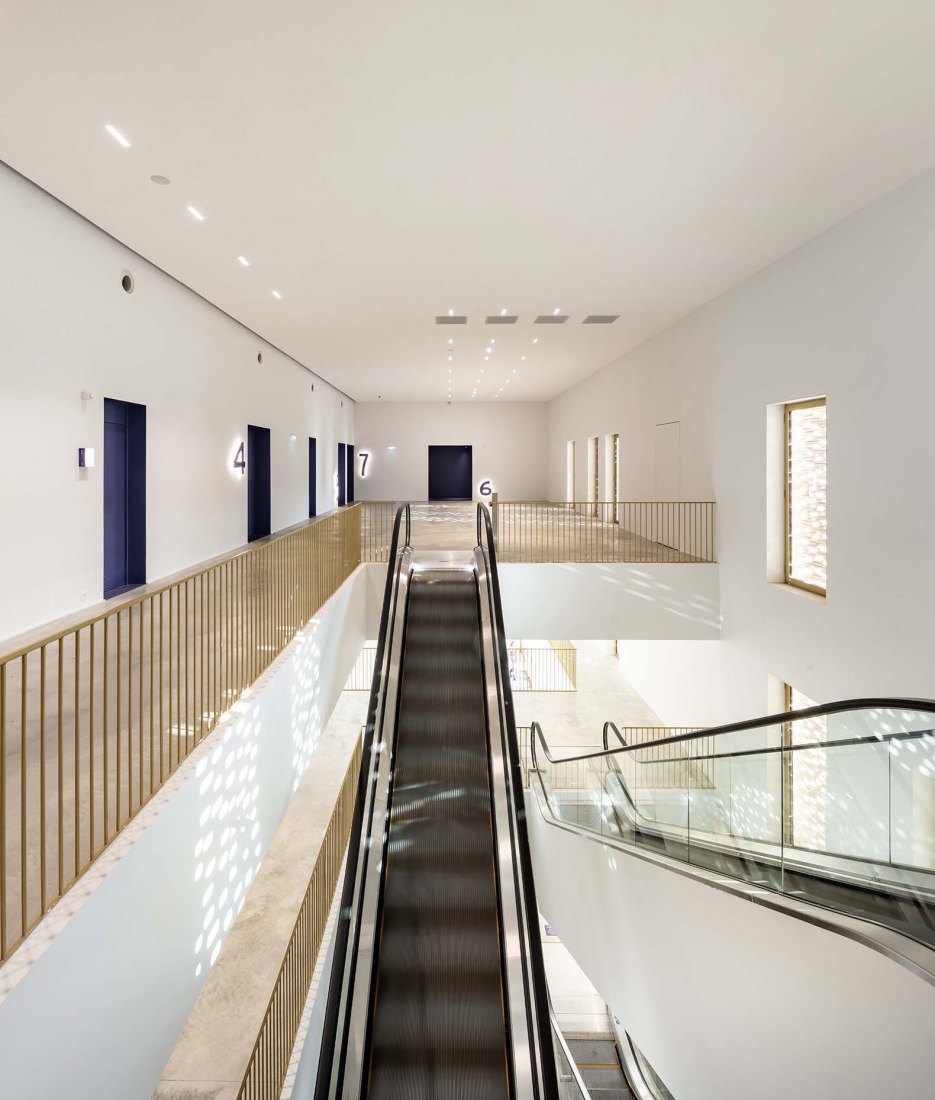 The cinema "Grand Palais" in Cahors by Antonio Virga. Photograph by Luc Boegly