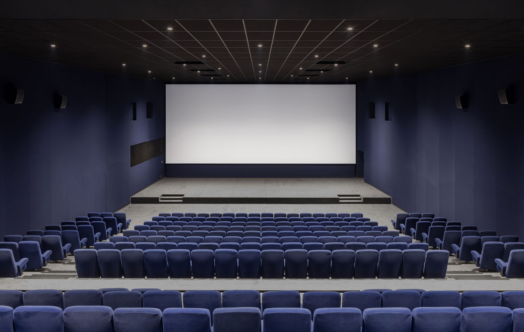 The cinema "Grand Palais" in Cahors by Antonio Virga. Photograph by Luc Boegly