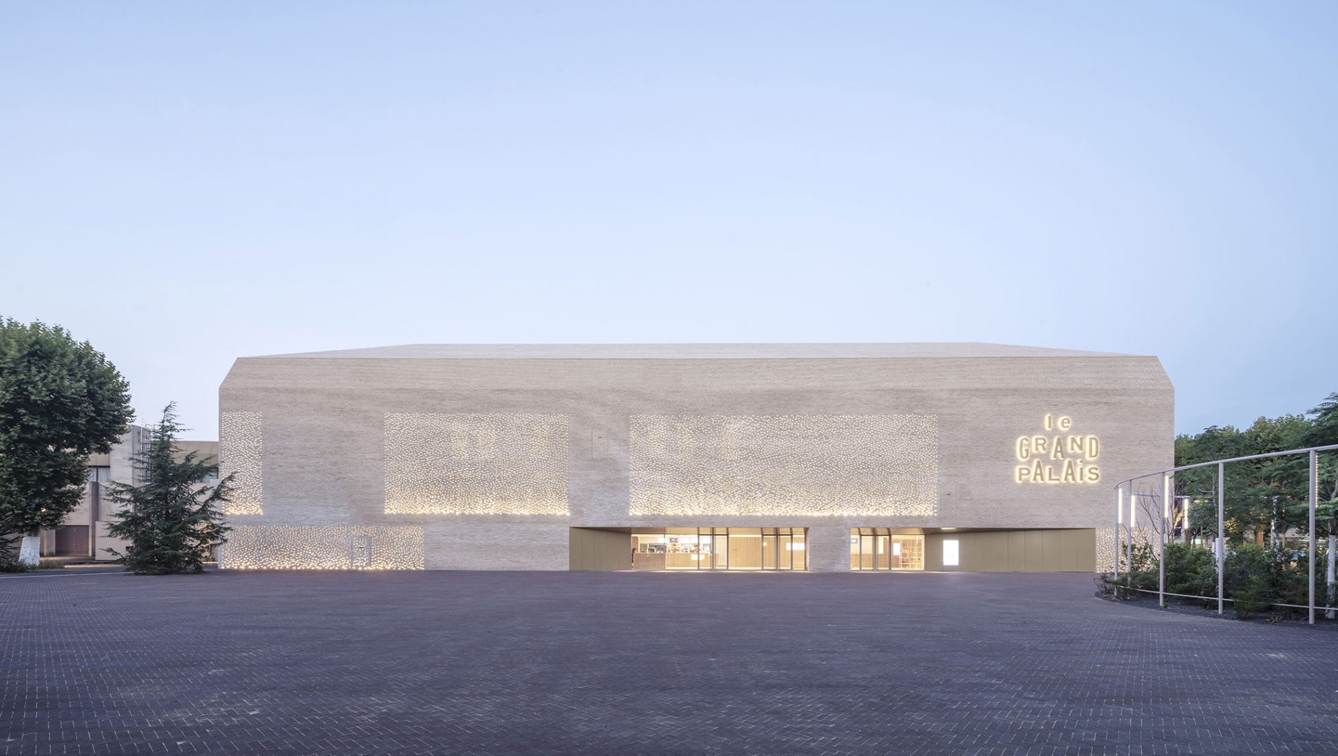 The cinema "Grand Palais" in Cahors by Antonio Virga. Photograph by Luc Boegly