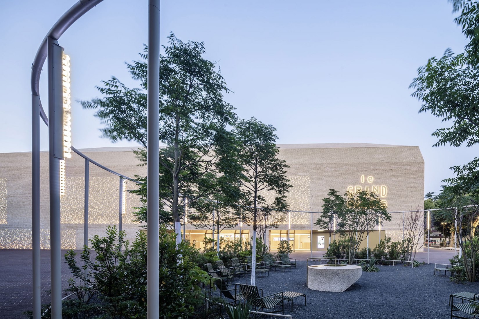 The cinema "Grand Palais" in Cahors by Antonio Virga. Photograph by Luc Boegly
