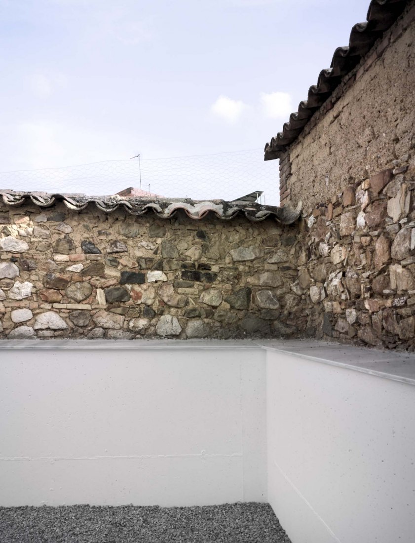 3 + 2 Viviendas de Promoción Pública por Antonio Holgado Gómez. Fotografía por Jesús Granada 