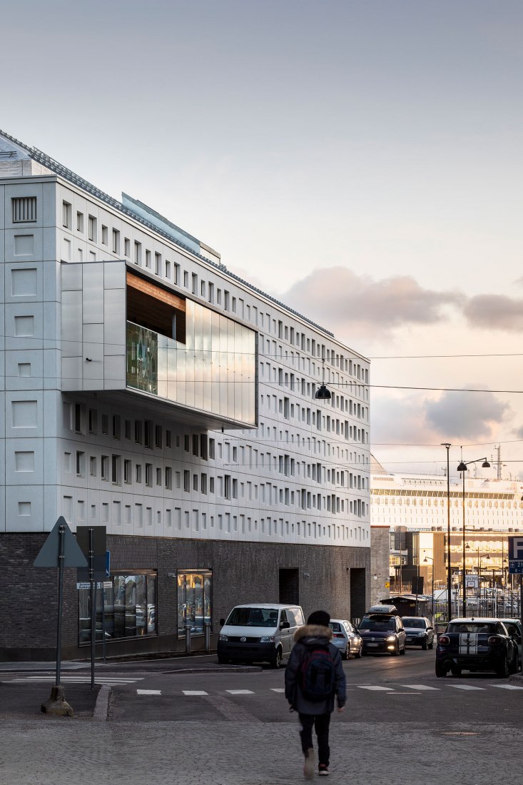Jätkäsaari School by AOR Architects. Photograph by Kuvatoimisto Kuvio.