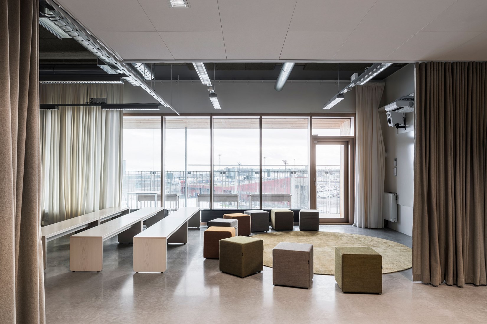 Jätkäsaari School by AOR Architects. Photograph by Kuvatoimisto Kuvio.