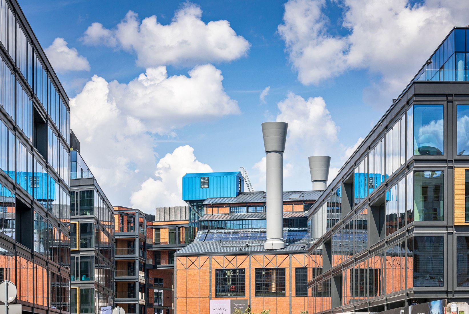 Elektrownia Powiśle by APA Wojciechowski Architekci. Photograph by Marcin Czechowicz.