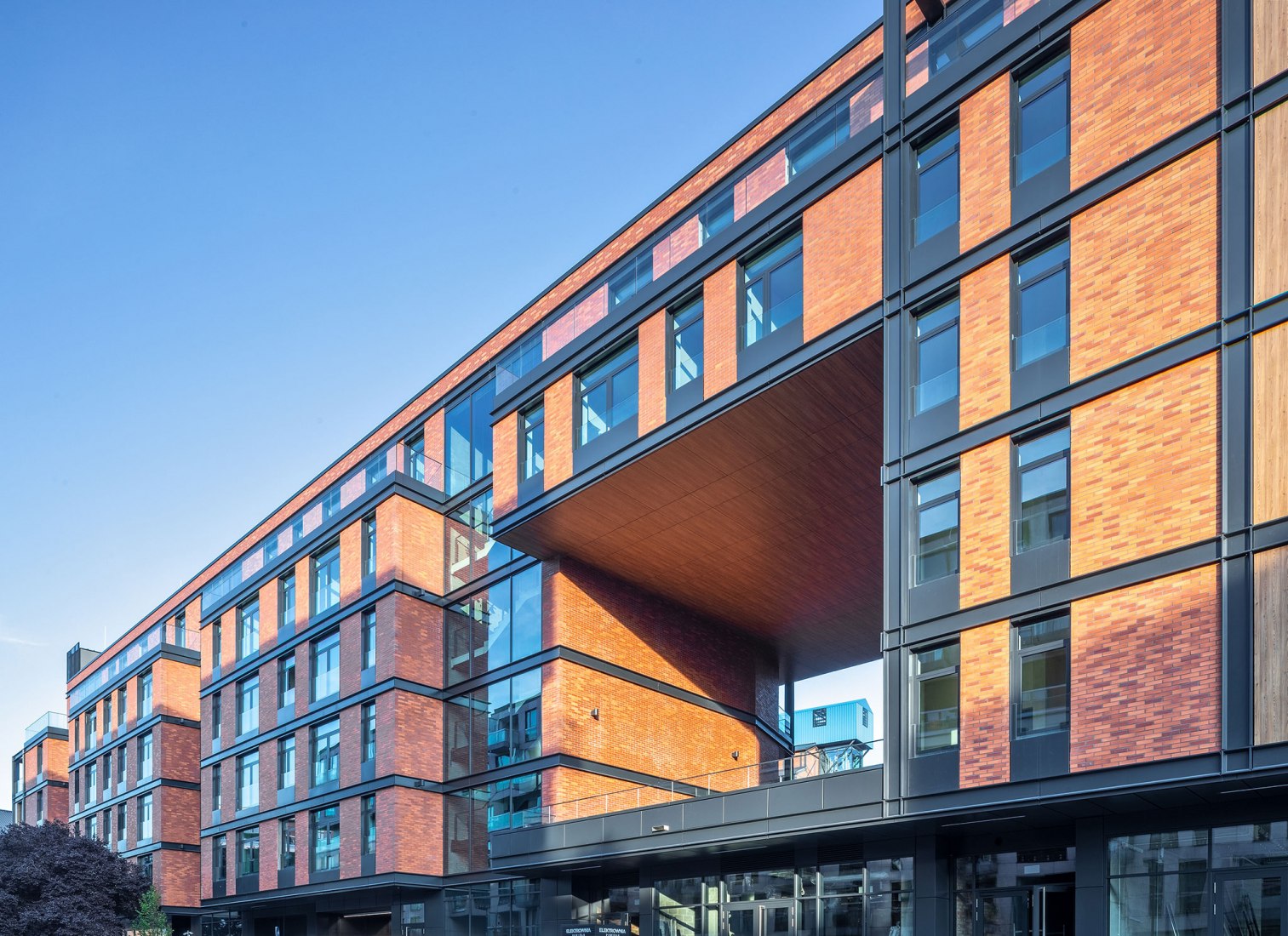 Elektrownia Powiśle by APA Wojciechowski Architekci. Photograph by Marcin Czechowicz.