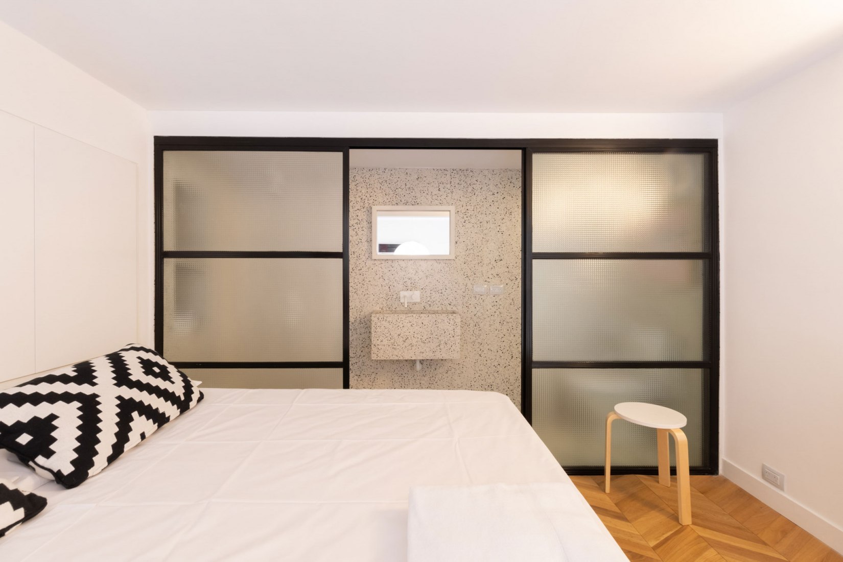 Lo pintoresco en 54m². Apartamento Estudio Seguí por Carol Burton Sobre Arquitectura y más