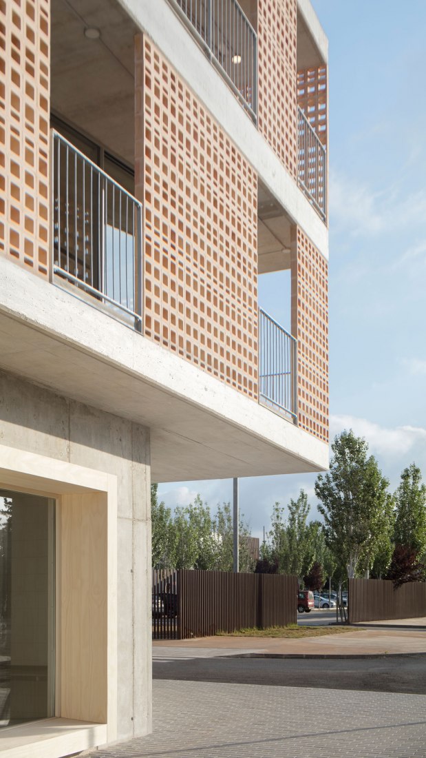 Housing, production and training building Esment Inca by AR3 Gualguasplliteras + MDBA. Photograph by Milena Villalba.