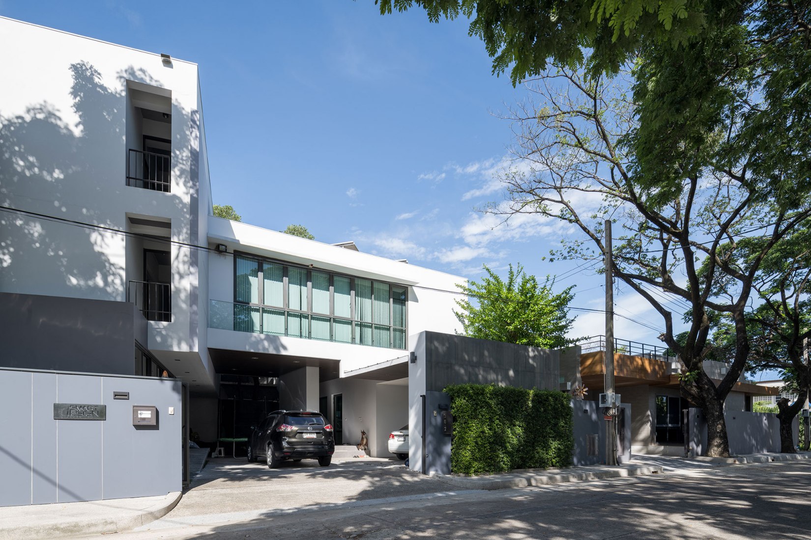 Phutthamonthon-Y House by Archimontage Design Fields Sophisticated. Photograph by Beer Singnoi