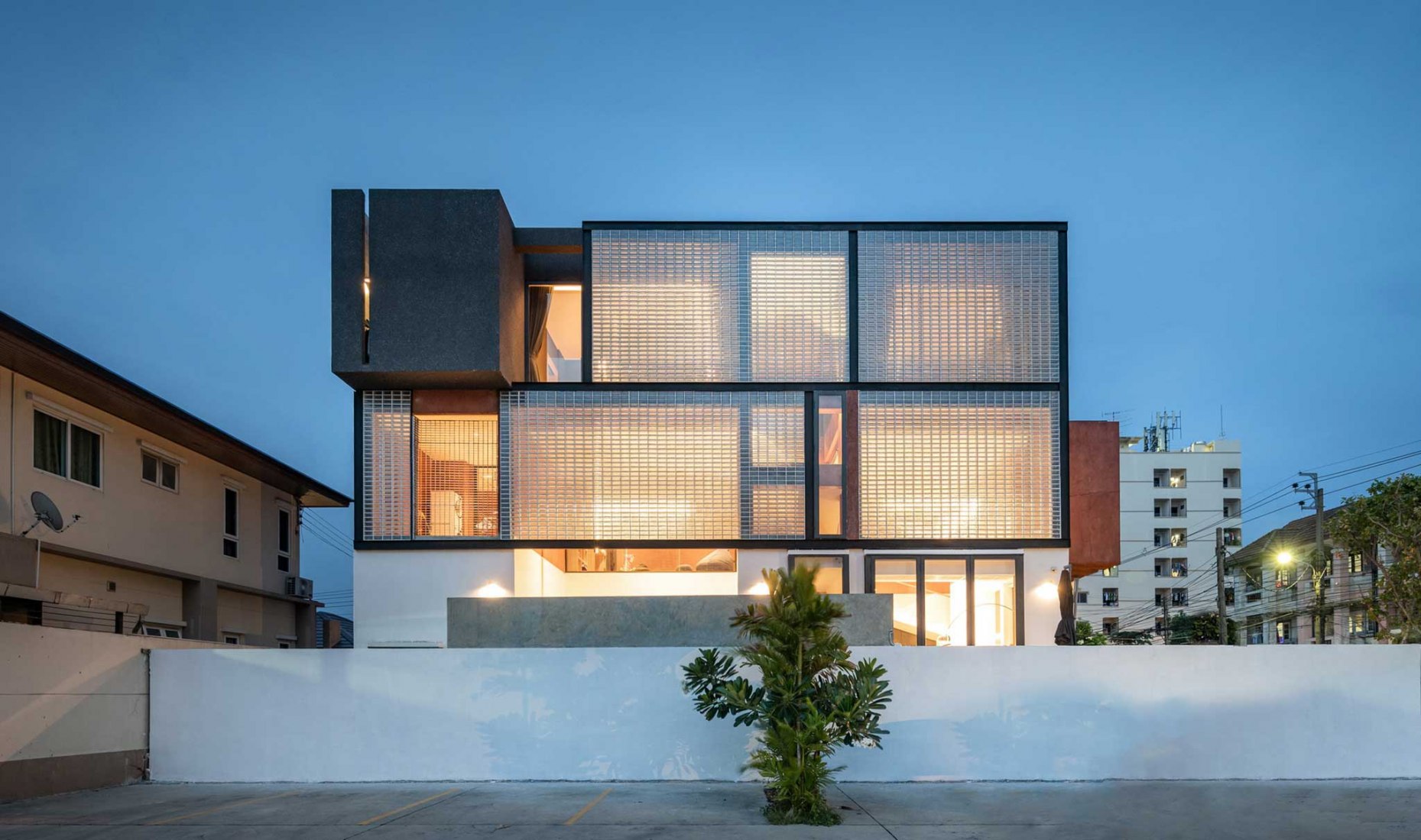 Casa Sena por Archimontage Design Fields Sophisticated. Fotografía por Rungkit Charoenwat