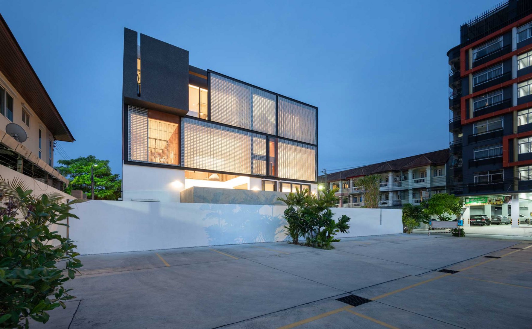 Casa Sena por Archimontage Design Fields Sophisticated. Fotografía por Rungkit Charoenwat