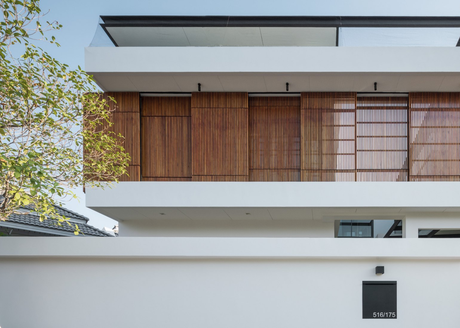 Casa Bangkae por Archimontage. Fotografía por Chalermwat Wongchompoo | Sofography