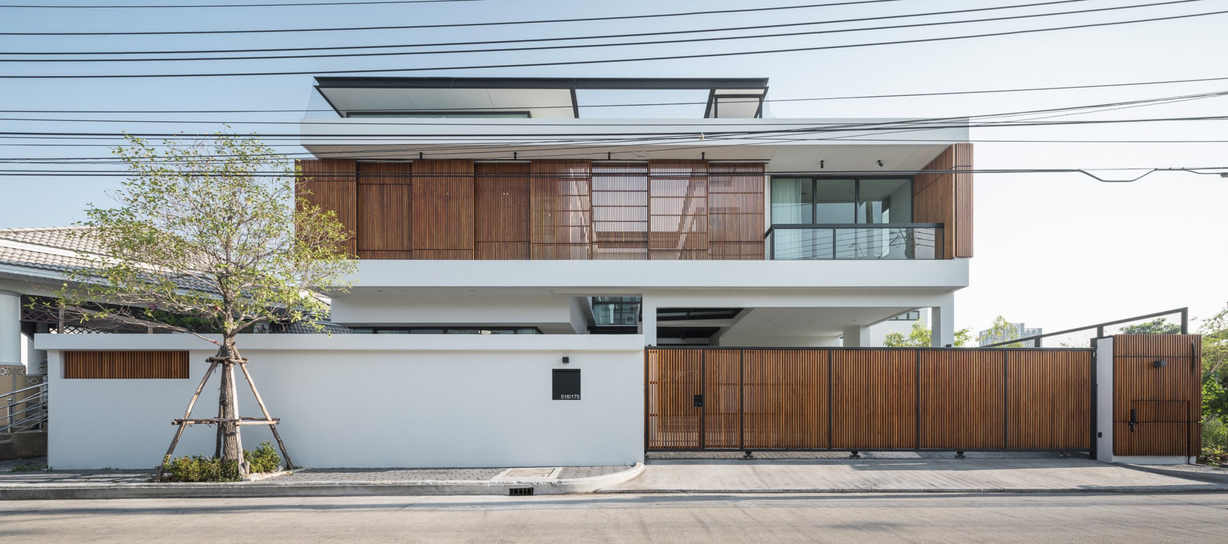 Casa Bangkae por Archimontage. Fotografía por Chalermwat Wongchompoo | Sofography