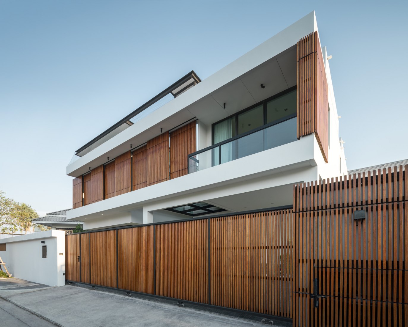Casa Bangkae por Archimontage. Fotografía por Chalermwat Wongchompoo | Sofography