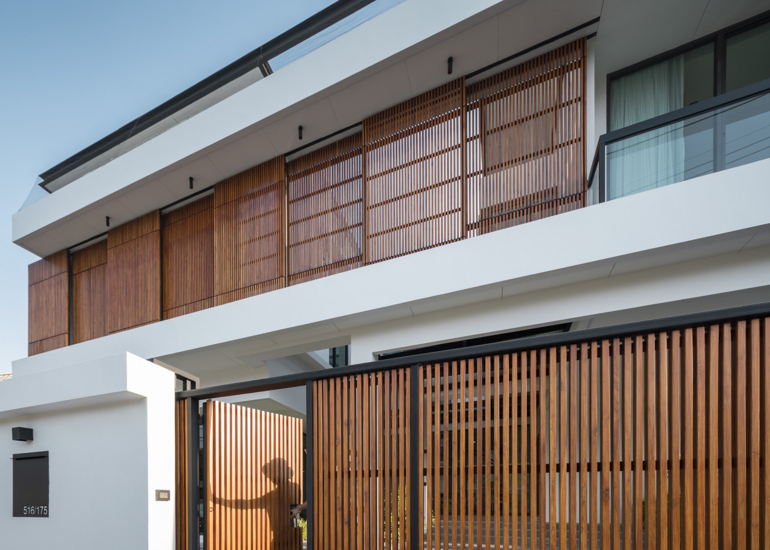 Casa Bangkae por Archimontage. Fotografía por Chalermwat Wongchompoo | Sofography